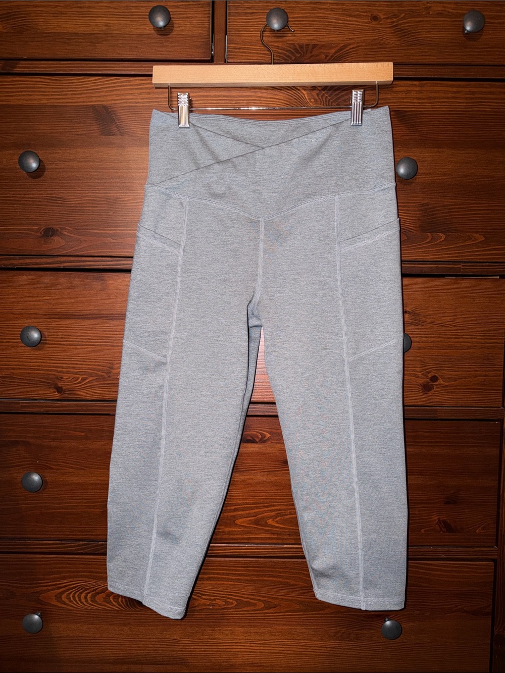 Earth Yoga Light Gray Cropped Leggings High Waist Crossover NWOT